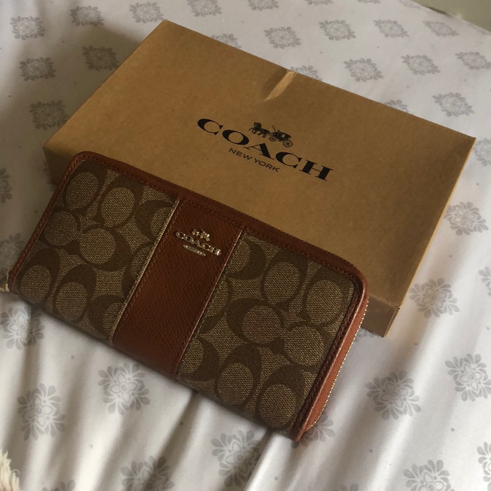 Coach accordion wallet